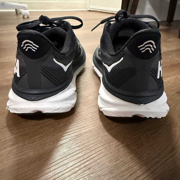 Hoka clifton 9 Men's Black and White Athletic Shoes - Picture 7 of 10
